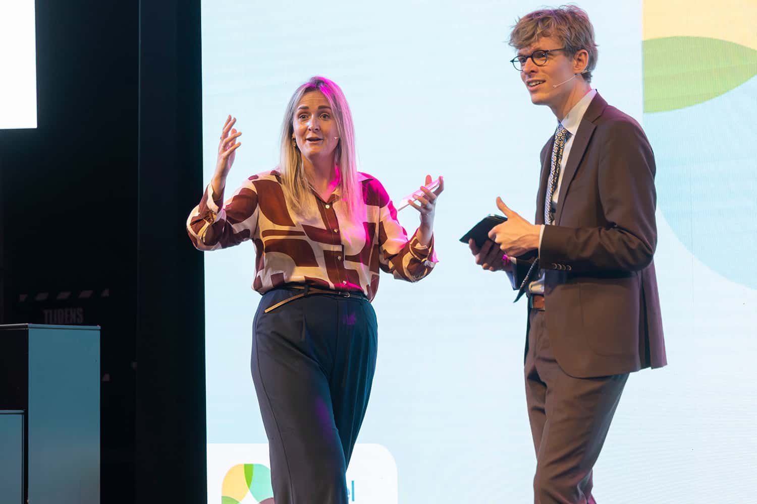 Dagvoorzitters op het podium