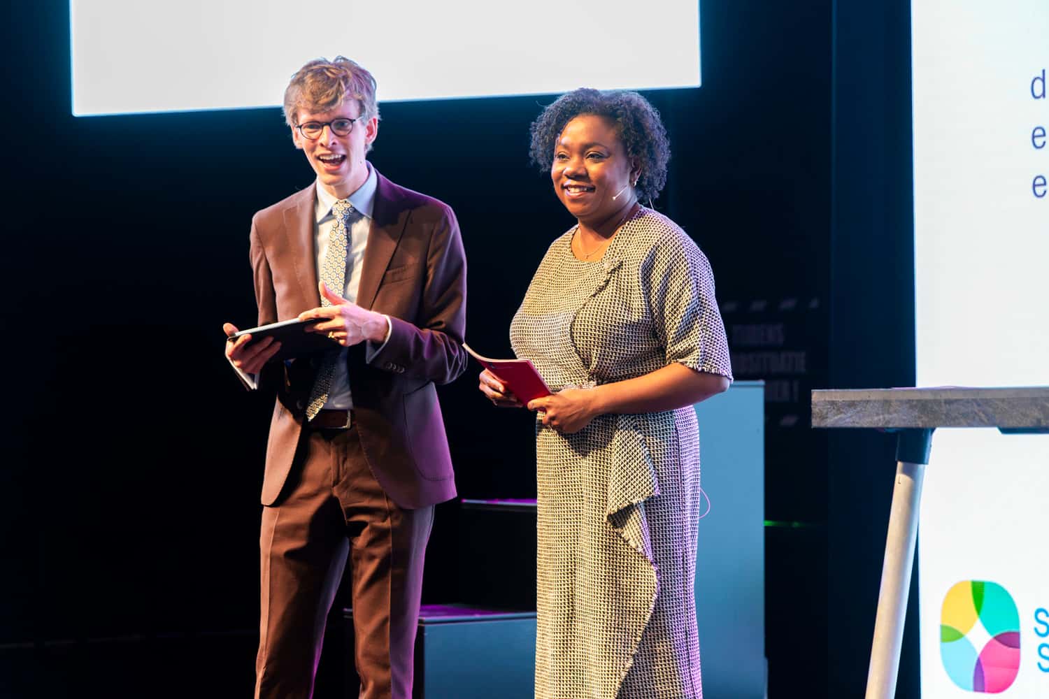 Sprekers op het podium